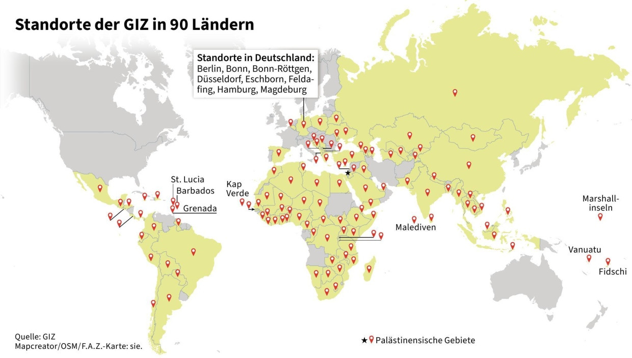 World map showing GIZ offices in 90 countries with red location markers across Africa, Asia, Europe, Latin America, and the Pacific, plus highlighted German office cities.