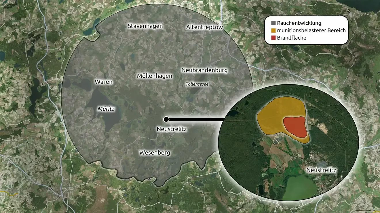 Satellite map showing a wildfire near Neustrelitz with smoke coverage, burn area, and an ammunition-contaminated zone.